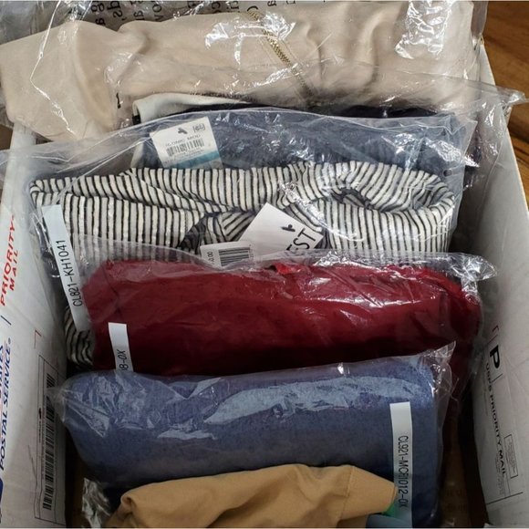 NEW! Women's Clothing Reseller Wholesale Bundle Box Lot, MEDIUM - $250+ Retail - Picture 5 of 6